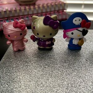 16 Hello Kitty Small Figures
